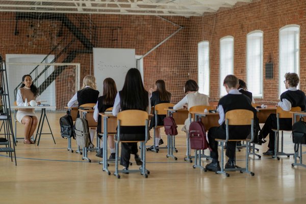 What Unique Challenges Do Startups Face in UK Business Formation?